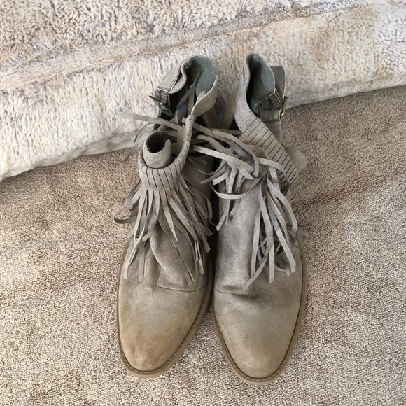 Short tan fringe boots. Size 11. Used in good condition. - Picture 2 of 5